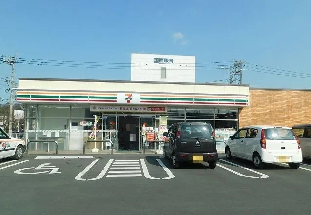 セブンイレブンまで700m