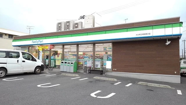 ファミリーマート　県立病院西口まで350m