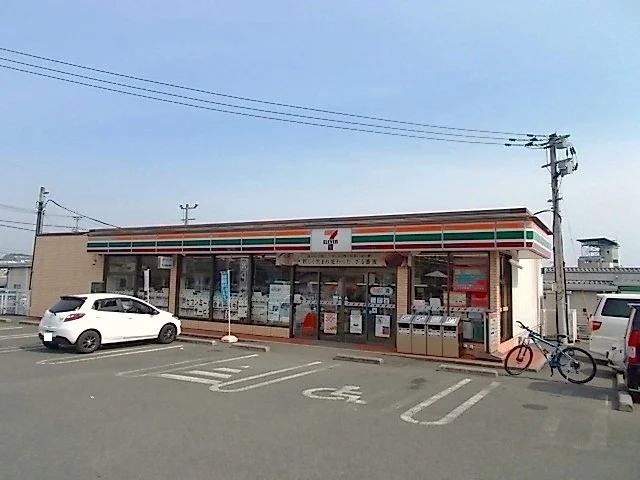 セブンイレブン　飛田３丁目店まで700m