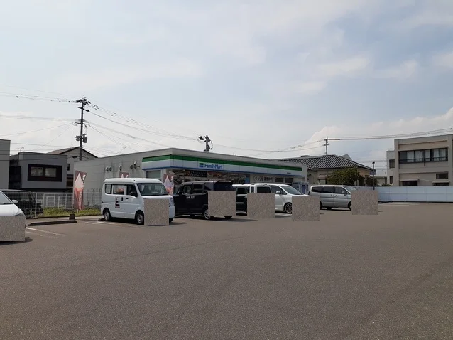 ファミリーマート加治木本町店まで800m