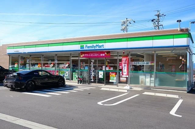 ファミリーマートまで1700m