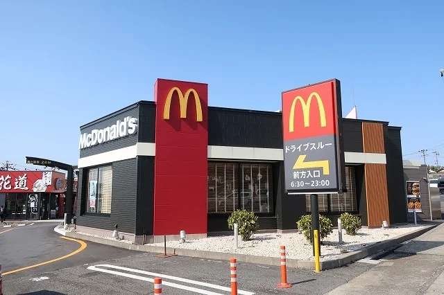 マクドナルドまで2100m