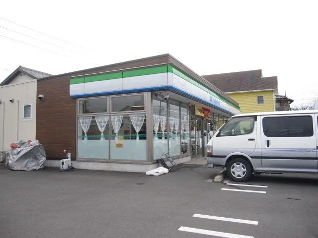 ファミリーマート南瀬名店まで290m