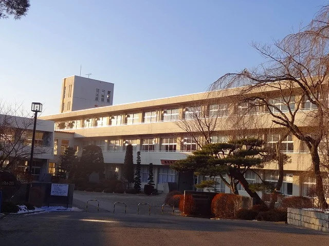 御代田南小学校まで2500m