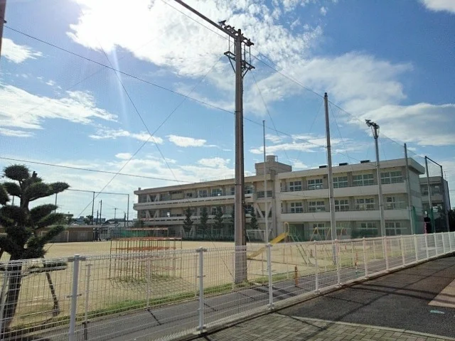 丸亀市立城南小学校まで1300m
