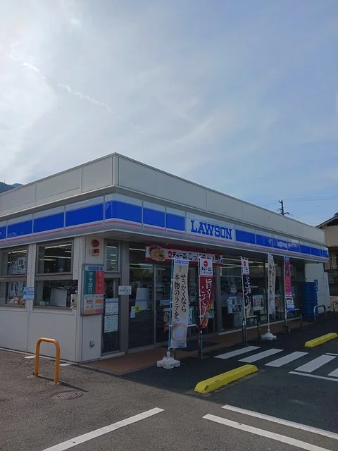 ローソン新居浜篠場店まで1500m