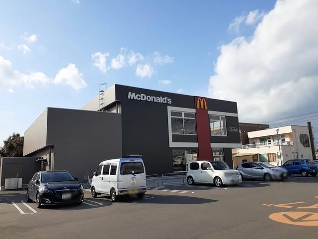マクドナルド川東店様まで450m
