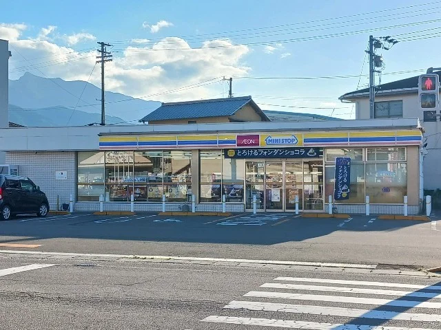 ミニストップ　新居浜松原店まで300m