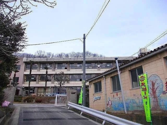 道上小学校まで700m