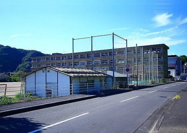 津久見第二中学校まで850m