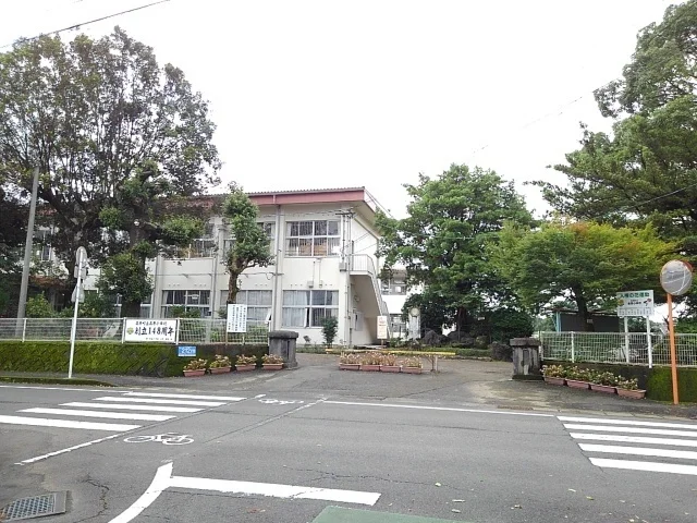 高原小学校まで1100m