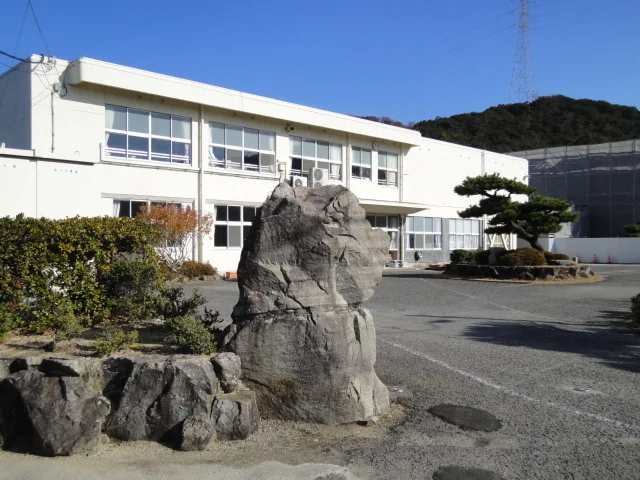 鳴門西小学校まで350m