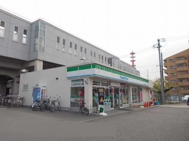 ファミリーマートまで300m