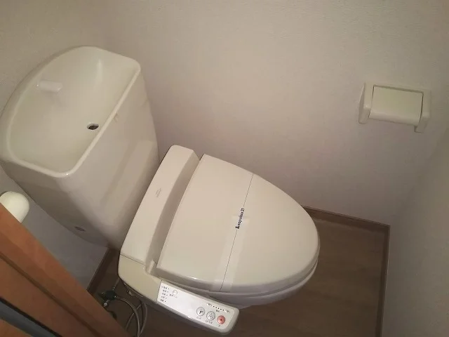 温水洗浄便座完備　嬉しい風呂・トイレ別