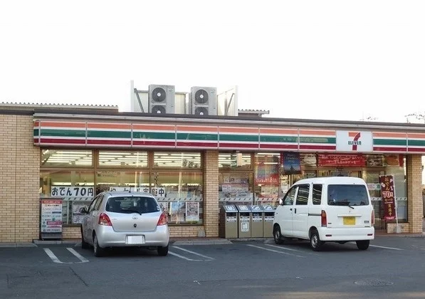 セブンイレブンまで900m