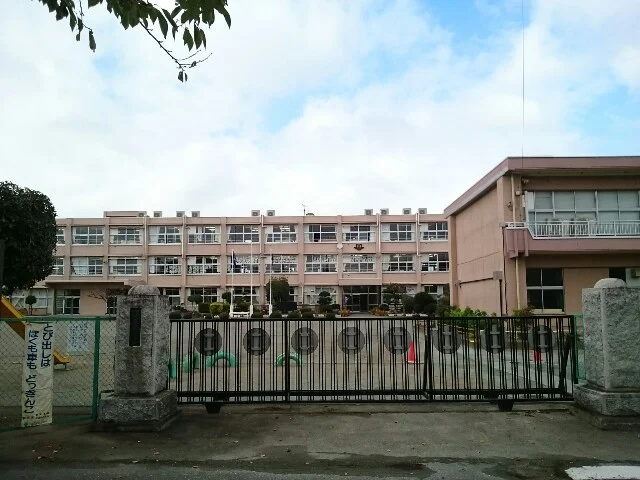 藤岡市立第二小学校まで400m