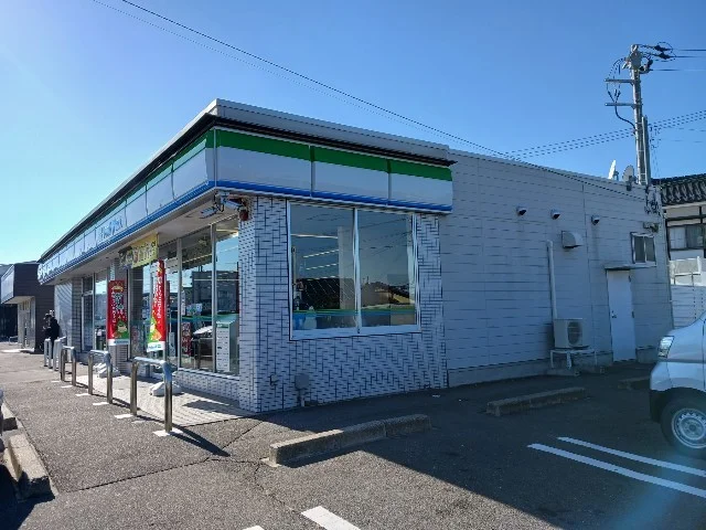ファミリーマート　松本村井店まで800m
