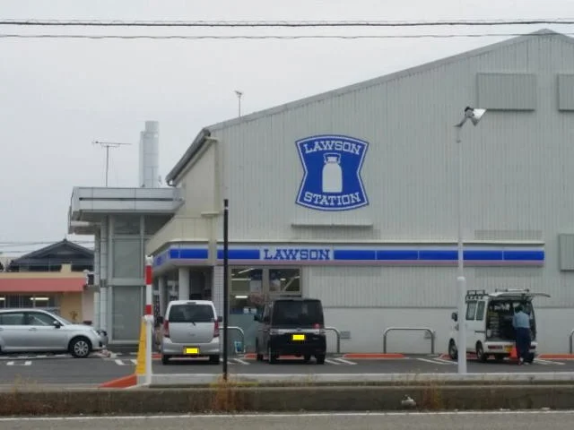 ローソンまで340m