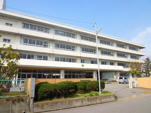 木曳野小学校まで1400m