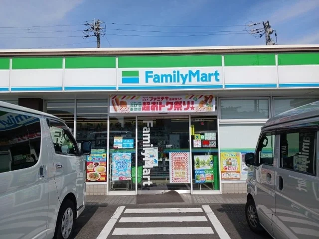 ファミリーマートまで95m