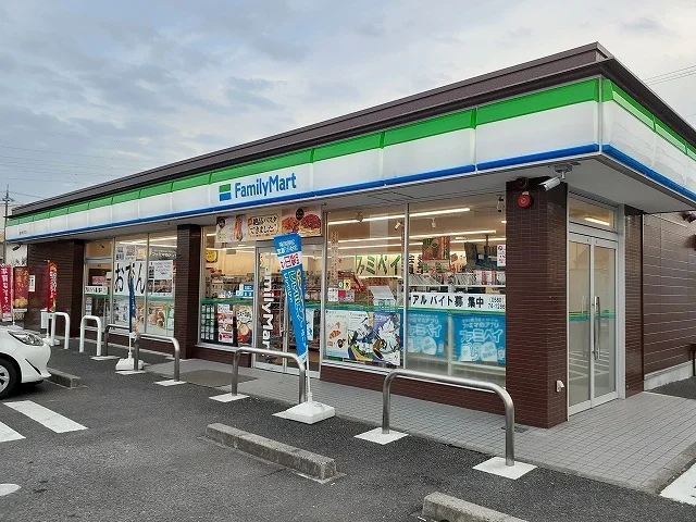 ファミリーマート　新小牧小木店まで500m