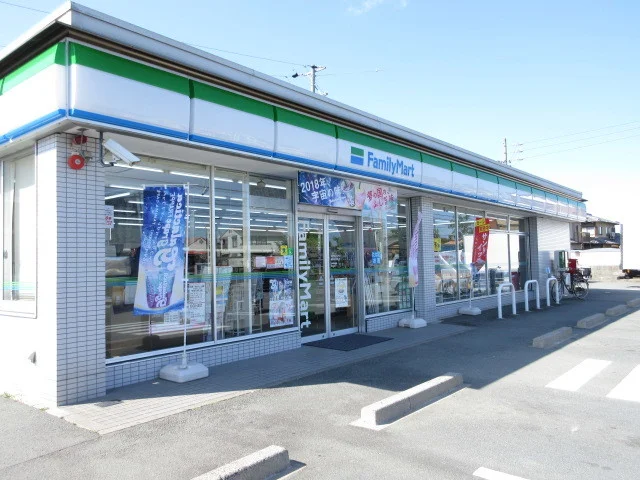 ファミリーマート伊勢おばた店まで550m