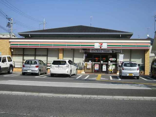 セブンイレブン近江八幡駅南店まで645m
