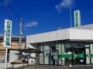 但陽信金まで1380m