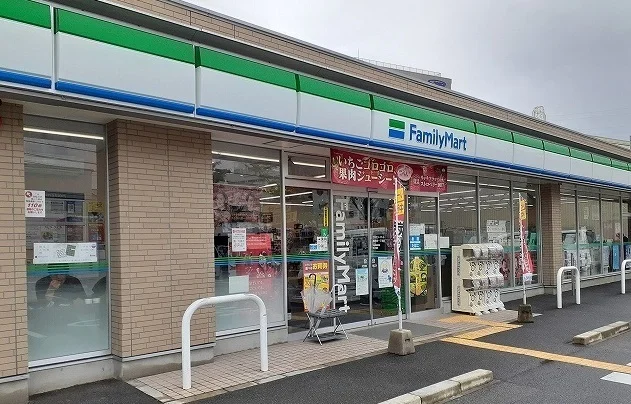 ファミリーマート様まで20m