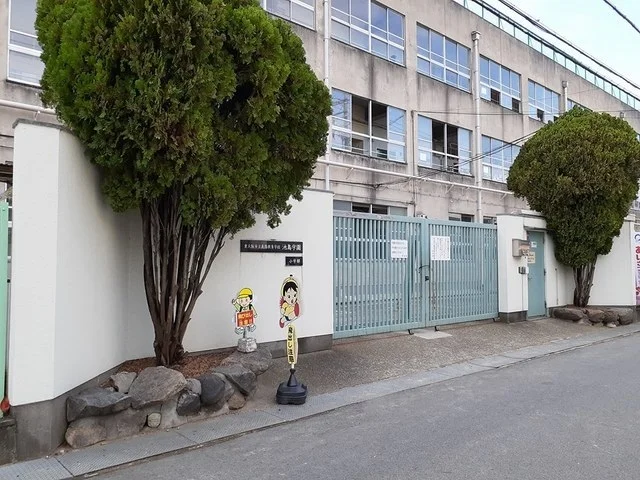 池島学園小学部まで1030m