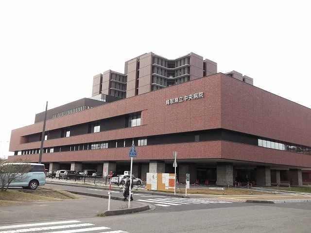 鳥取県立中央病院まで1100m