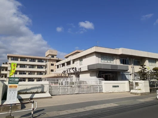 岡山市立陵南小学校まで400m