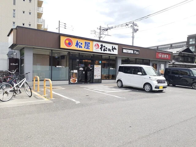 松屋周船寺店まで800m
