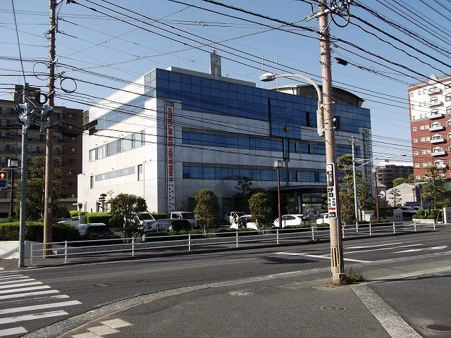 折尾警察署まで950m