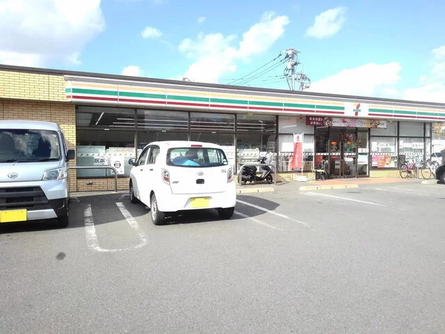 セブンイレブン春日公園前店まで550m