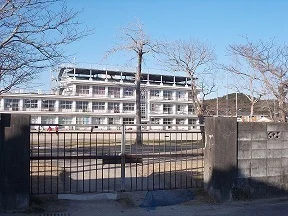 草川小学校まで500m