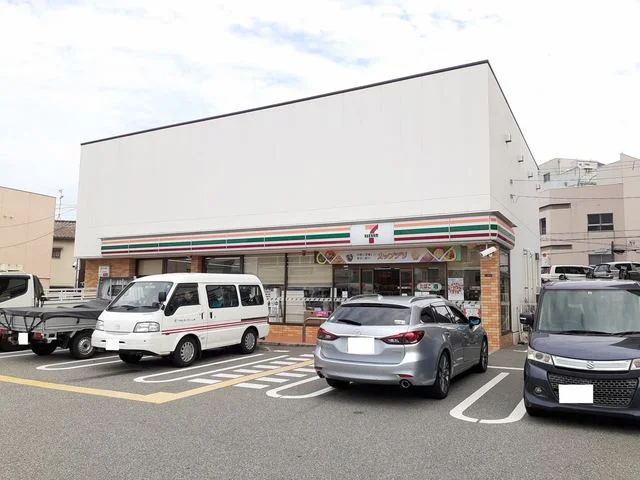 セブンイレブン杭瀬本町東店まで550m
