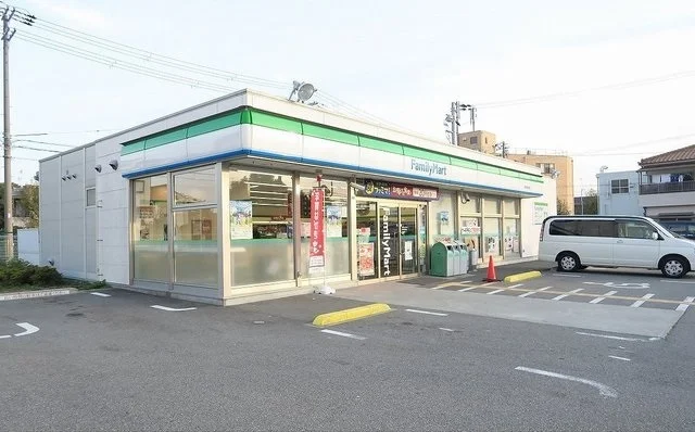 ファミリーマート豊中島江町店まで200m