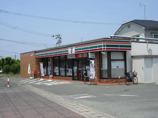 セブンイレブンまで700m