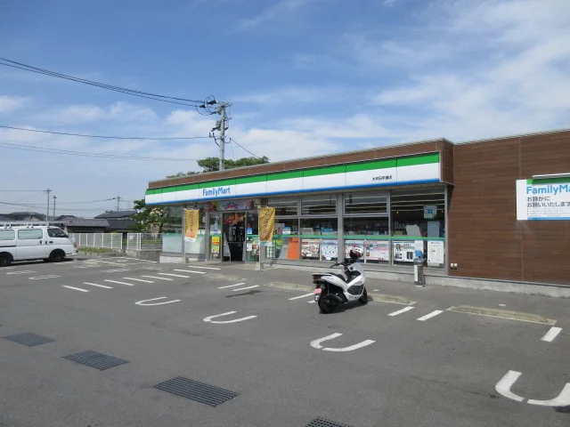 ファミリーマートまで500m