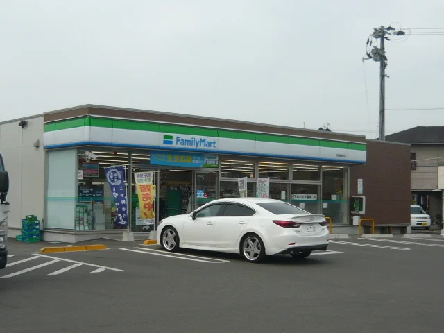 ファミリーマート天狗屋勝目店まで400m