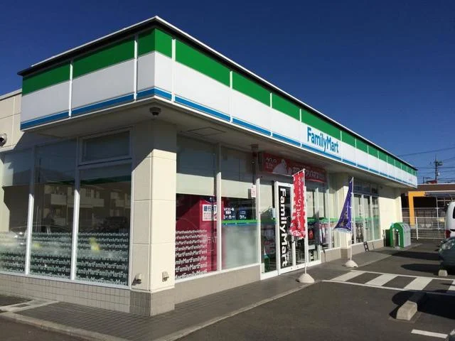 ファミリーマート見和三丁目店まで100m