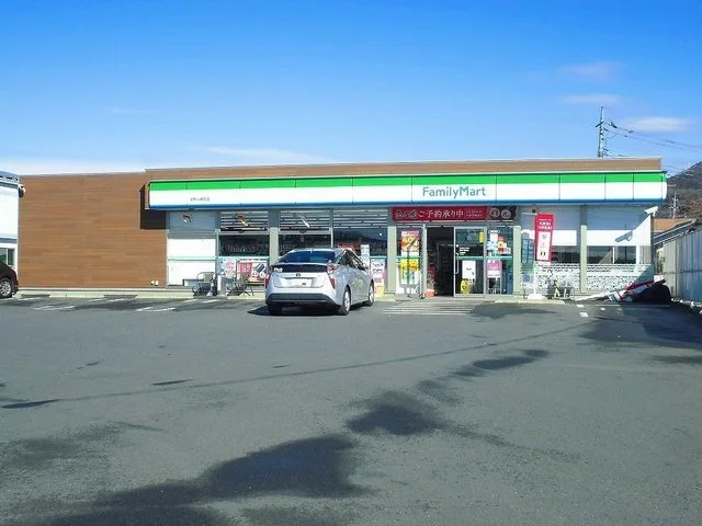 ファミリーマートまで1000m