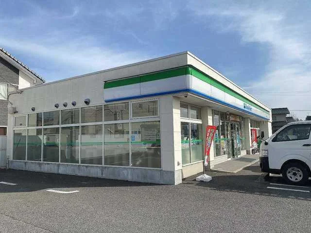 ファミリーマート佐久小田井店まで180m