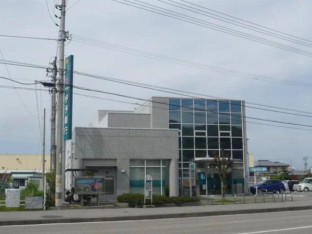 伊予銀行新居浜東支店様まで220m