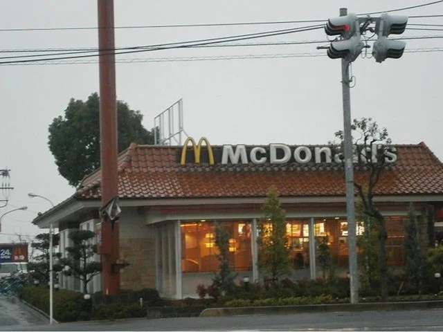 マクドナルドまで650m