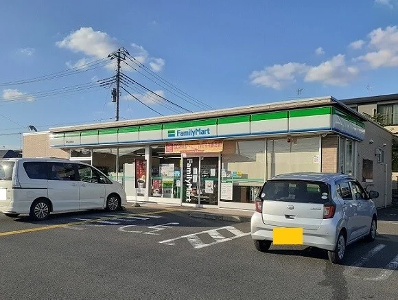 ファミリーマート東松山高坂店まで450m