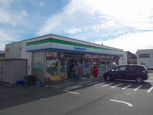 ファミリーマート　岡谷権現町店まで400m