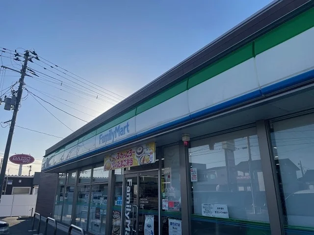 ファミリーマートまで850m