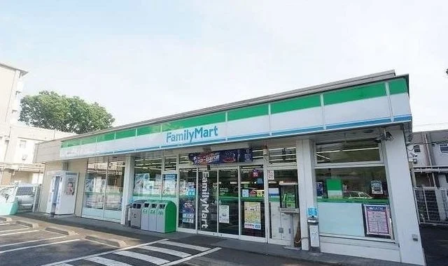 ファミリーマートまで650m
